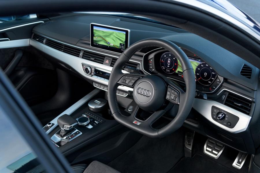 Интерьер Audi S5 Sportback 2017 года  (UK) (фото 2 из 40)